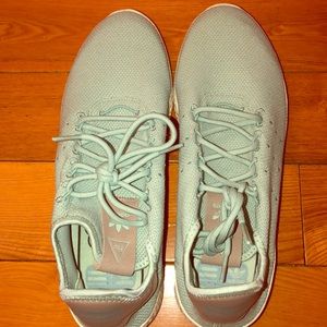 Adidas Hu X Pharrell Williams sz 10, Baby Blue